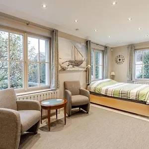 Appartement Ravissante Au Calme à 10mins De L'aéroport De Charleroi, Courcelles